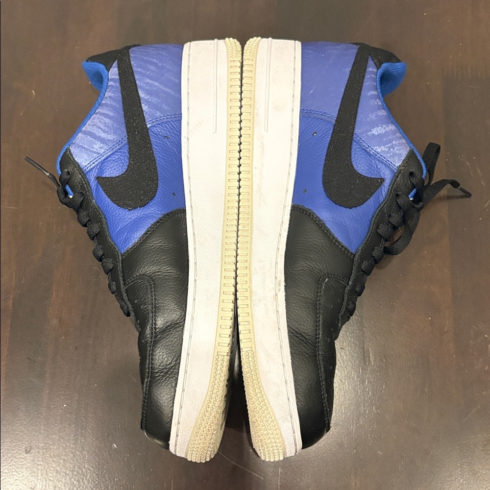 Nike AF1’S blue and black color way